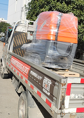 駕駛式洗地機(jī)